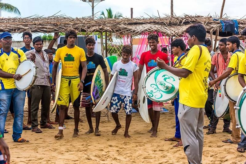 Surfers gear up to Paddel into the ocean