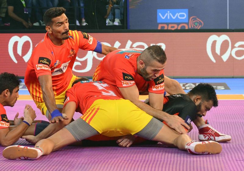 Shabeer Bapu struggled for U Mumba and was taken off mid-match