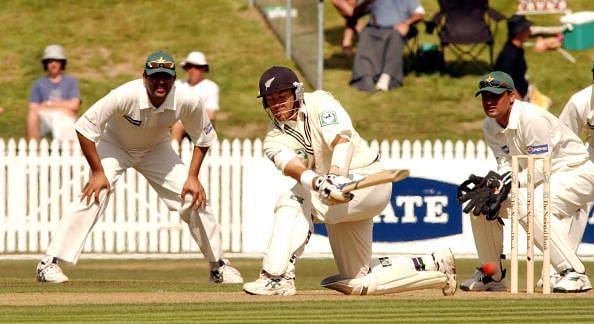 New Zealand&#039;s Craig McMillan sweeps against Pakist : News Photo