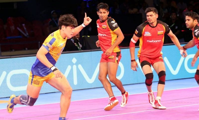 Ashish (centre) was retained by the Bulls for Season 5