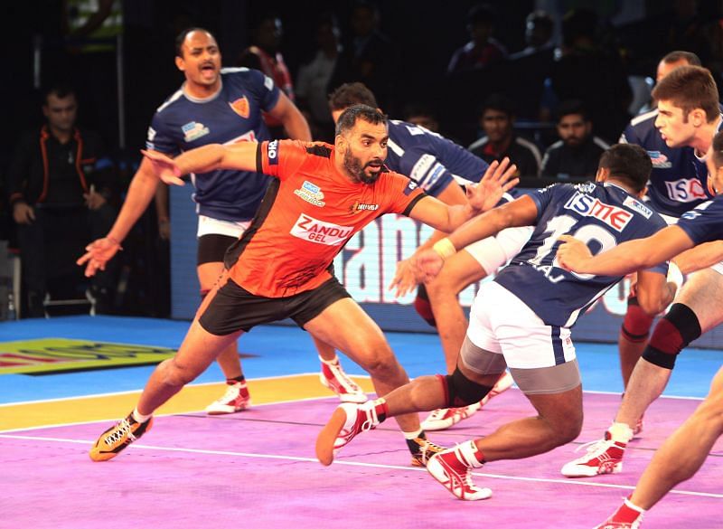 Anup Kumar of U Mumba put in a captain&#039;s effort on the night 