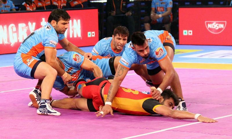 Ajay Kumar's 4-point raid swung the contest in the Bulls' favour