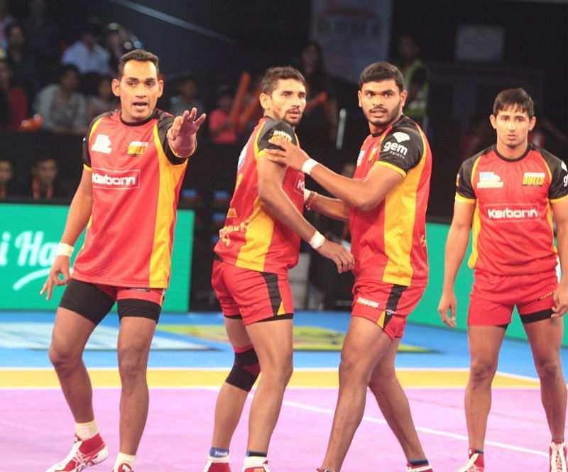 Bengaluru Bulls&#039; Ravinder Pahal (far left) was shown a red card for unsportsmanlike conduct