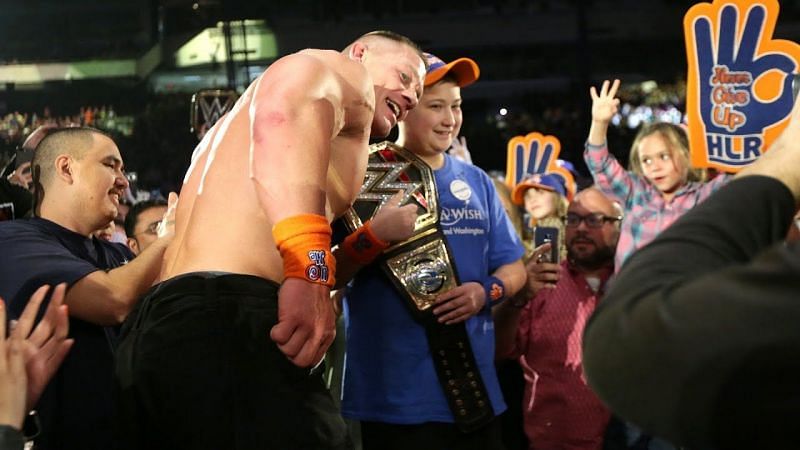 No one handles the crowd like John Cena...a lesson Roman Reigns needs to learn