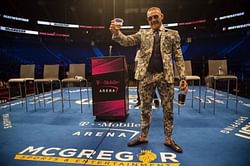 Conor McGregor pays heartwarming tribute to fans and Floyd Mayweather on social media