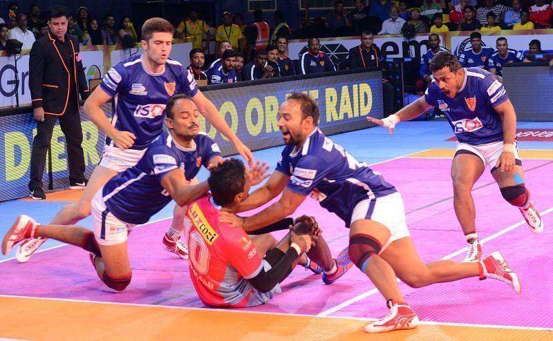 K Selvamani left the mat within 5 minutes of the first match against Dabang Delhi.