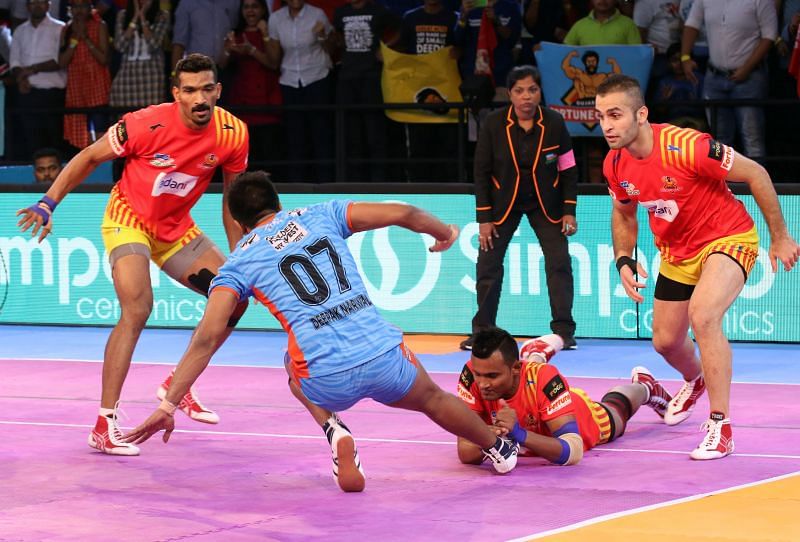 Mahendra Rajput&#039;s costly error on the buzzer raid meant the match between Gujarat and Bengal ended in a tie