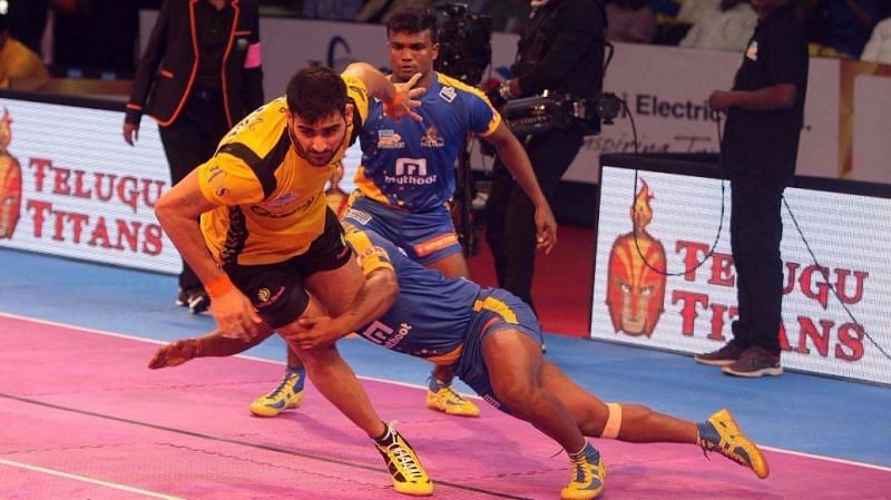 Titans skipper Rahul Chaudhari in action against the Tamil Thalaivas