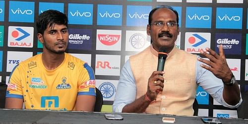 The Thalaivas coach (right) was not a happy man after the team's drawn match