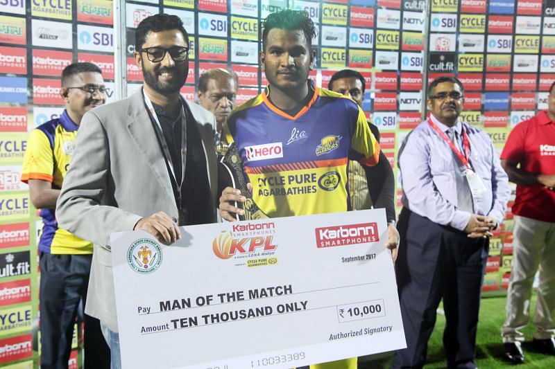 The plaudits have to go the way of Vyshak Vijaykumar who gave away just a run and claimed the important wicket of Nidhish in the penultimate over of Bijapur Bulls&acirc;€™ chase