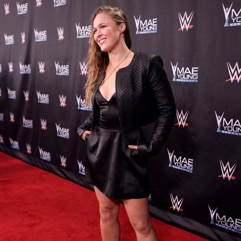 Ronda rousey mini on sale dress red carpet