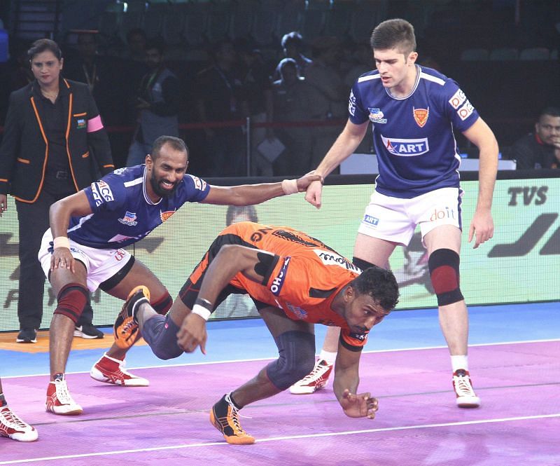 Kashiling Adake was required on the defensive end tonight against Dabang Delhi