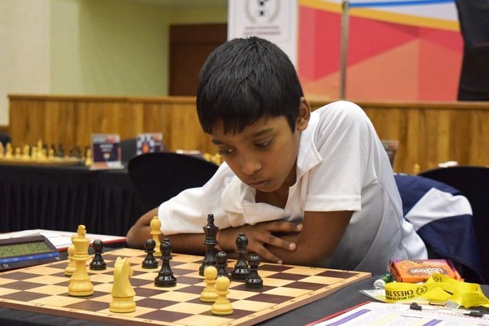 Praggnanandhaa de 12 anos Derrota 2700-GM David Howell na Ilha do