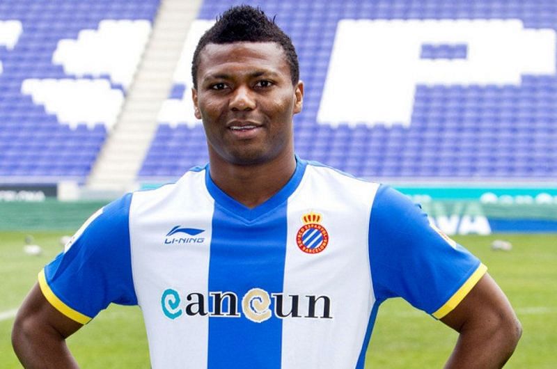 Kalu Uche signs