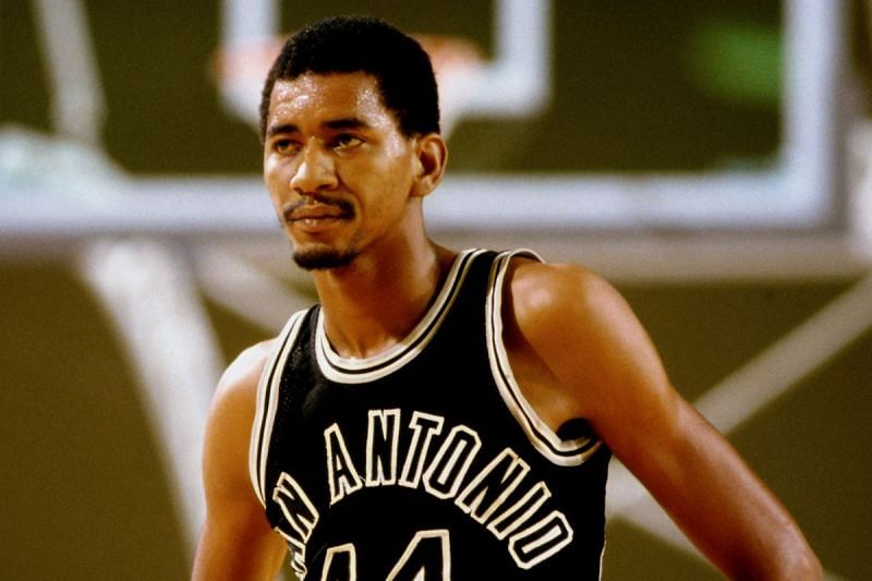 George Gervin during his playing days (Image courtesy - poundingtherock.com)
