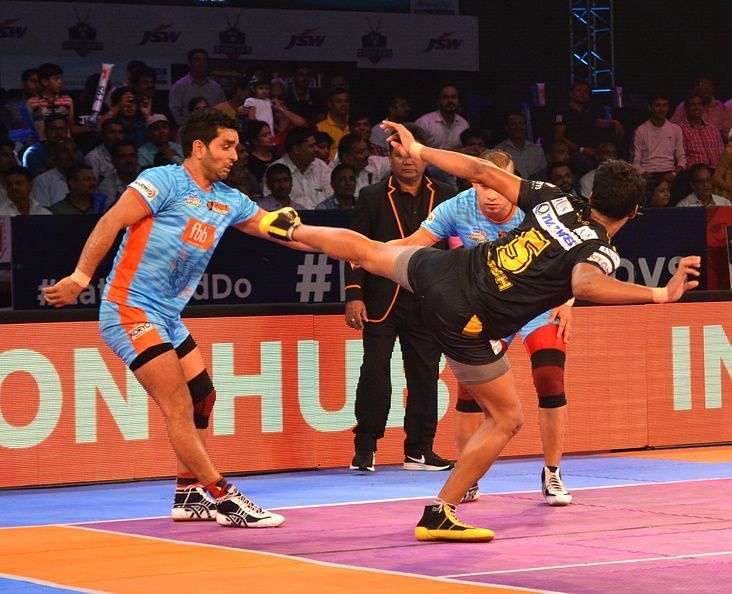 Captain Surjeet Singh collected another High 5 for Bengal in the defence