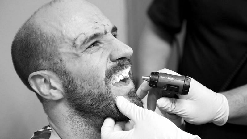 Cesaro gets his teeth checked after his No Mercy match