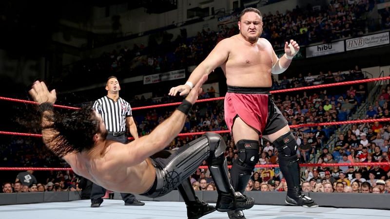 Samoa Joe (R)