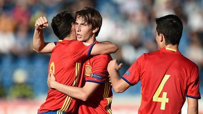 Juan Miranda (center) was brilliant for Spain at left-back during the U-17 European Championship