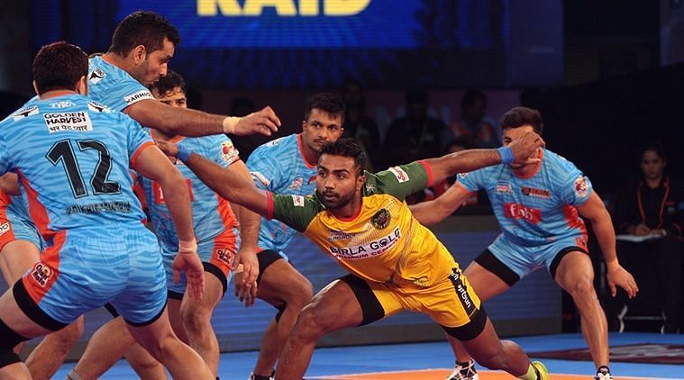 Patna Pirates take on the Bengal Warriors