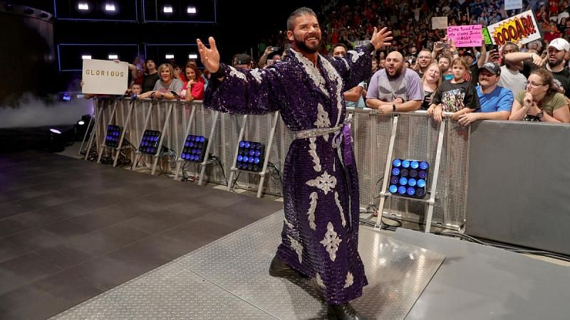 Bobby Roode making his entrance