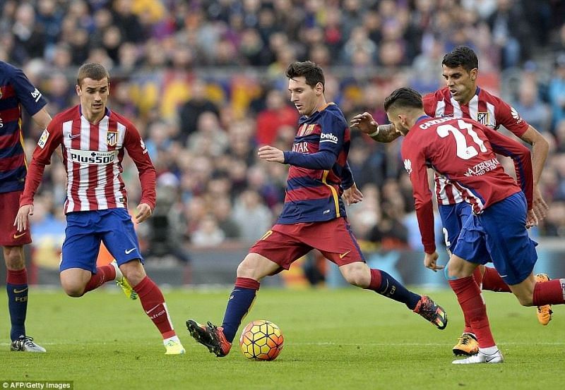 Atletico players closing down Messi in a La Liga game