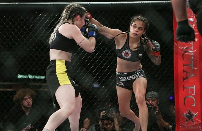 Souza(right) looks for a big right hand in her last fight with Janaisa Morandin