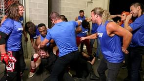 WWE News: SmackDown Superstars continue to send a message to Raw on Twitter