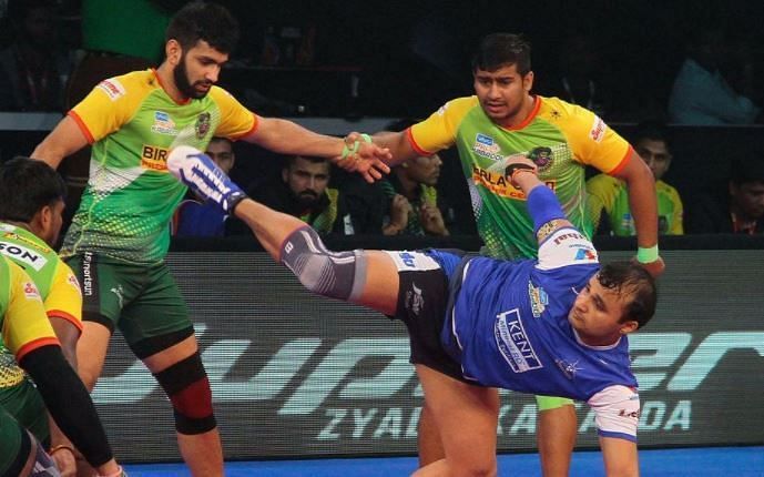 Patna Pirates used a high defensive line to unsettle the Haryana Steelers&#039; raiders.