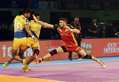 Bulls captain Rohit Kumar was a constant thorn in the Thalaivas' defence