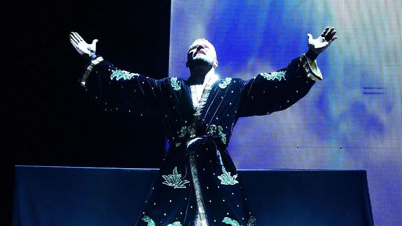 Bobby Roode posing as part of his &#039;glorious&#039; entrance