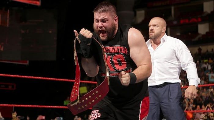 Kevin Owens wins the WWE Universal Title