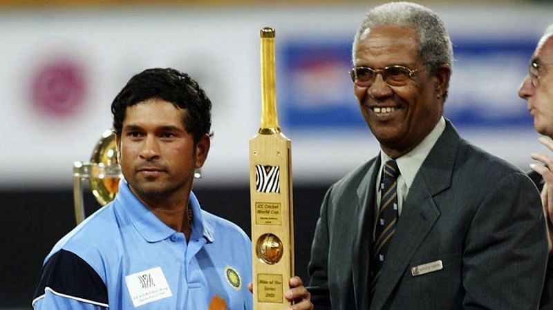 Sachin Tendulkar receives the Player of the 2003 World Cup award from Sir Garfield Sobers