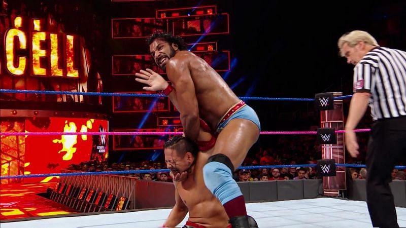 Jinder Mahal looking dominant against Shinsuke Nakamura at Hell in a Cell