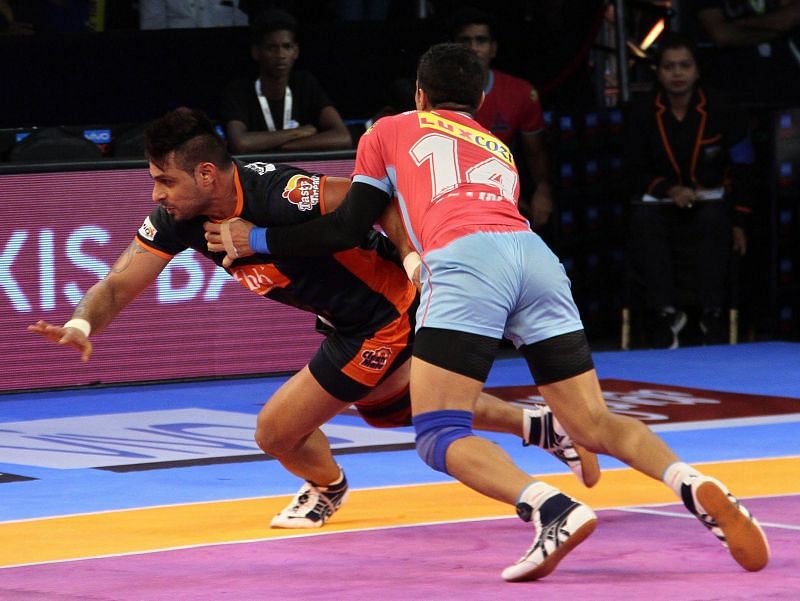 Maninder Singh was destructive in the second half as the Warriors beat the Pink Panthers