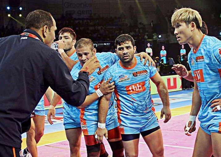 Bengal Warriors discussing strategy