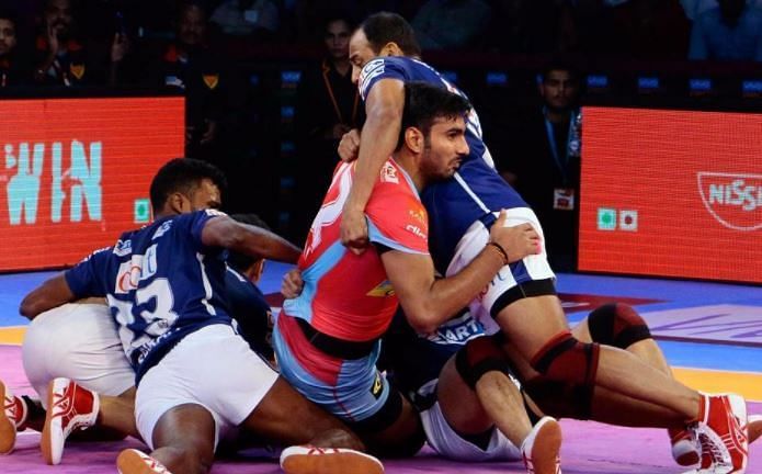 Dabang Delhi&#039;s defence has bailed them out against the Jaipur Pink Panthers.