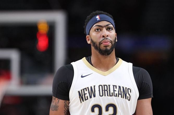 Knee injury scare for Pelicans' Anthony Davis