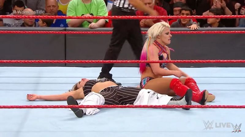 Alexa Bliss vs. Mickie James Raw