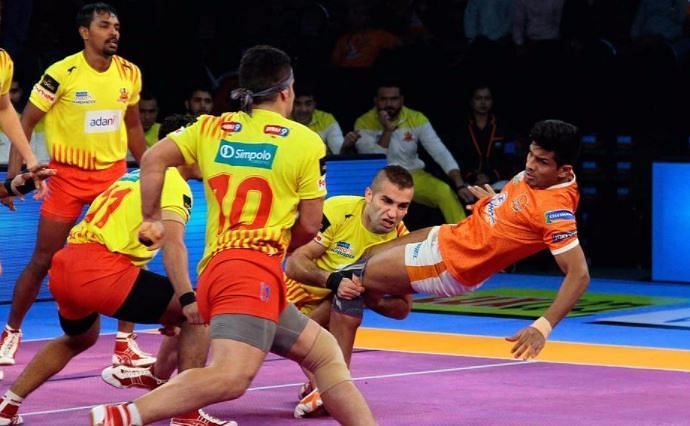 Gujarat Fortunegiants and Puneri Paltan will fight for top honours in Zone A.