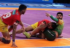 Pro Kabaddi 2017 Final: Patna Pirates' Pardeep Narwal wins hearts with incredible gesture of respect after win over Gujarat