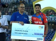 Thampi receiving the IPL emerging player award