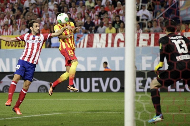 Neymar scores against Atl&Atilde;&copy;tico Madrid in the Spanish Supercup final in 2013