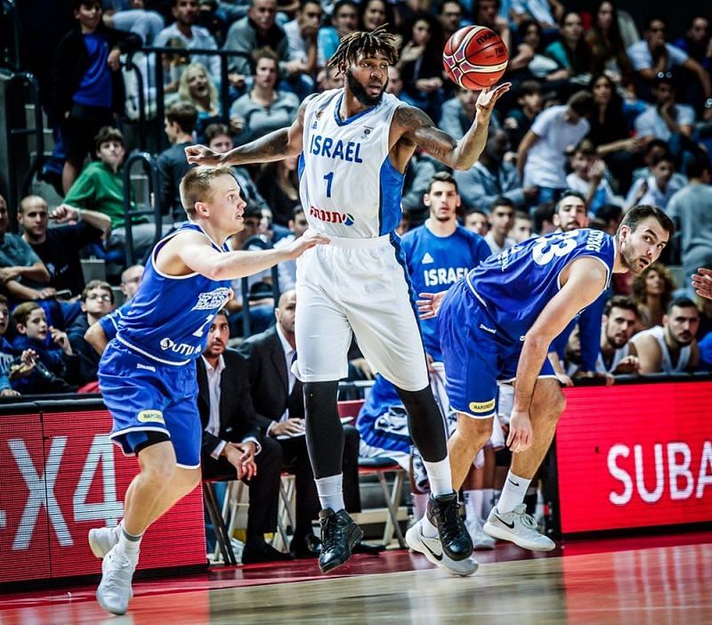 Israel&#039;s Richard Howell (1) passing two Estonian defenders in a win.