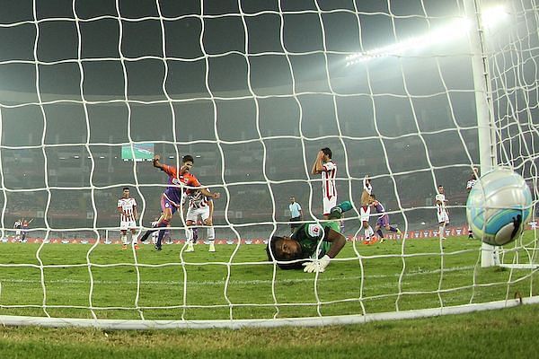There was hardly any communication in defence for ATK. (Photo: ISL)