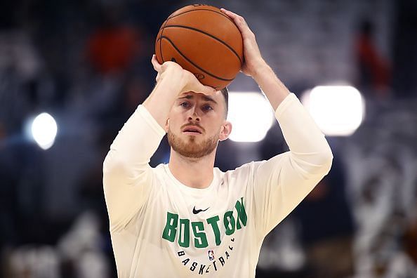 Gordon Hayward breaks tibia, dislocates ankle against Cavs in