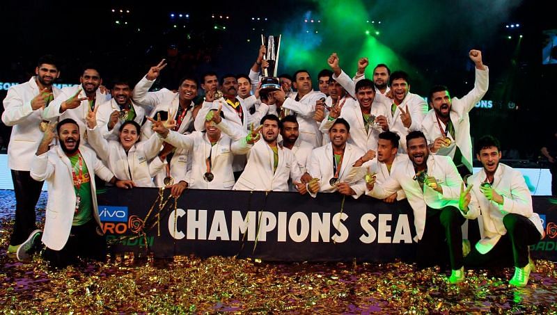 Patna Pirates celebrate their third consecutive title triumph in Pro Kabaddi League (Pic Courtesy: Pro Kabaddi League)