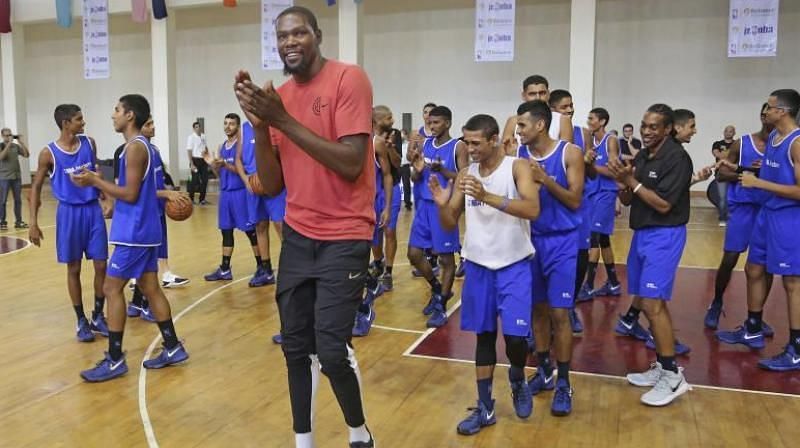 Durant (centre) in India this past offseason with some aspiring players