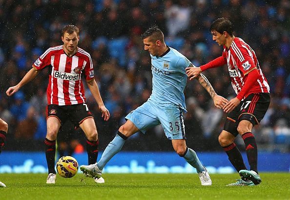 Manchester City&#039;s Stevan Jovetic tries to get past two defenders