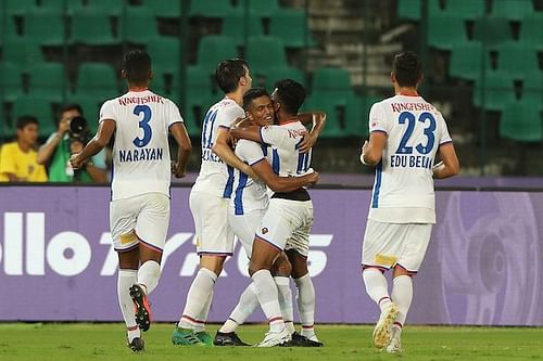 Mandar Rao Desai celebrates with his teammates after scoring his goal. (Image: ISL)